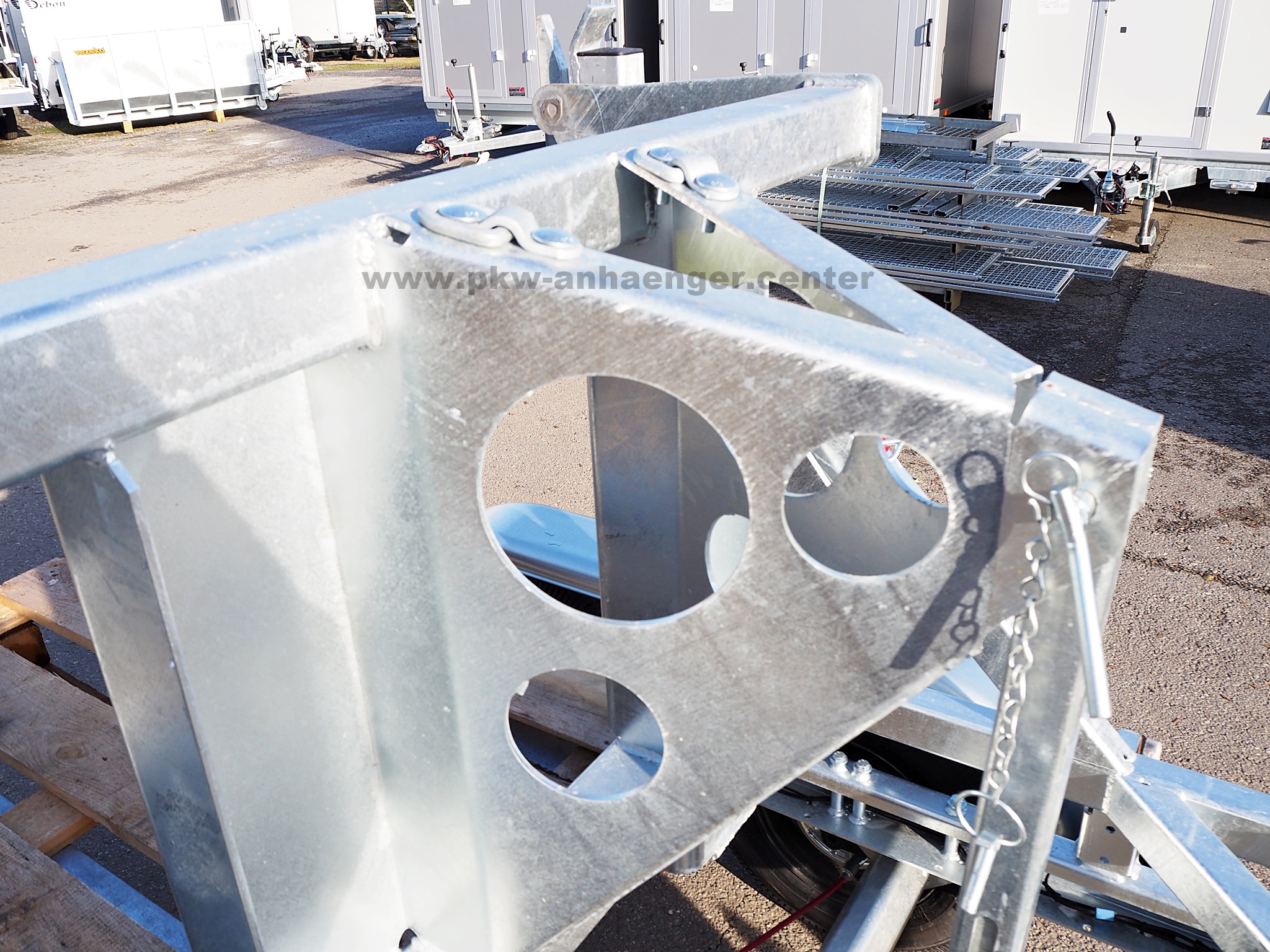 a-Foxx-Absetzcontaineranh-nger-Palettengabel-11