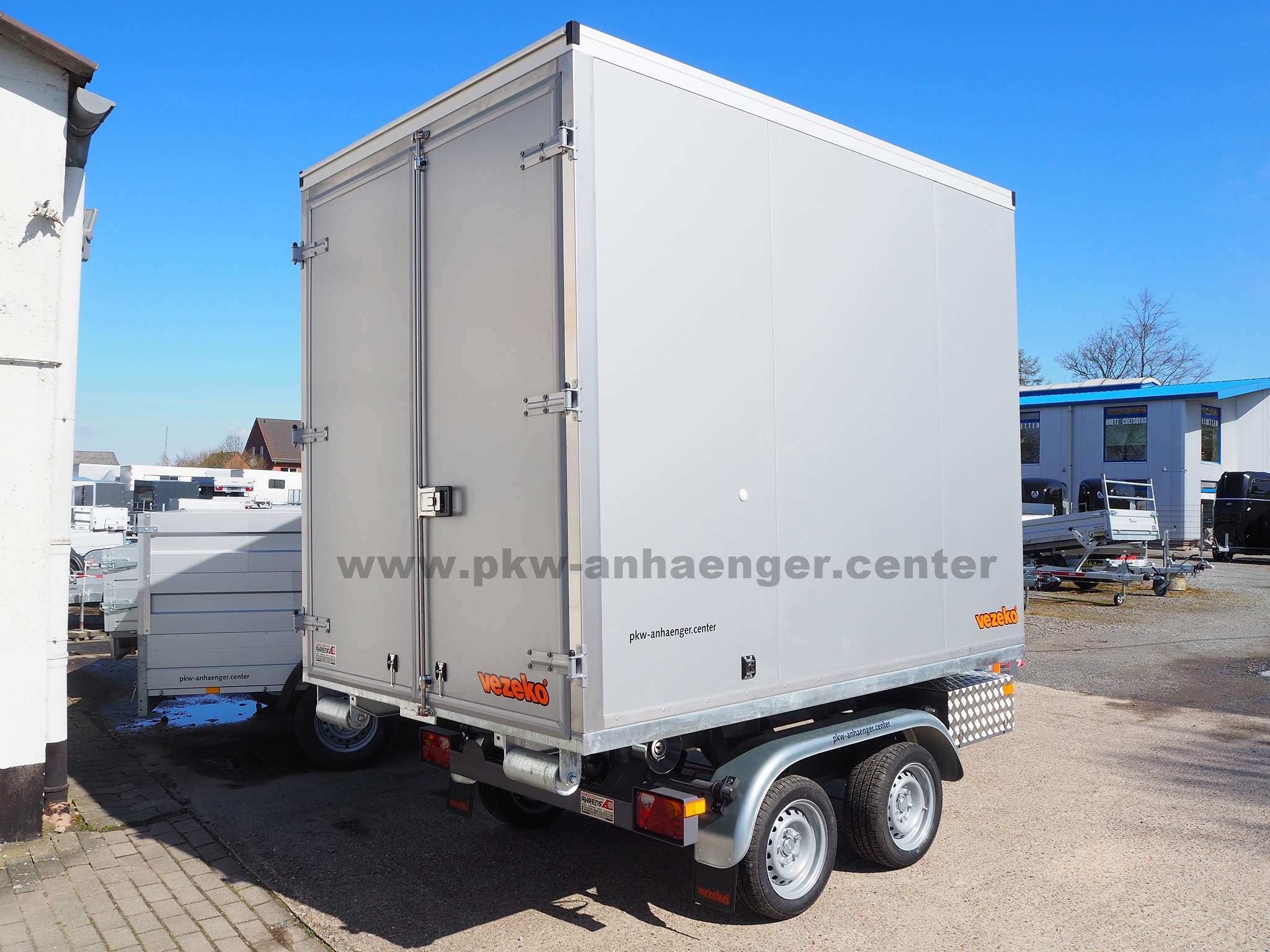 a-Konos-mit-Abrollkoffer-3