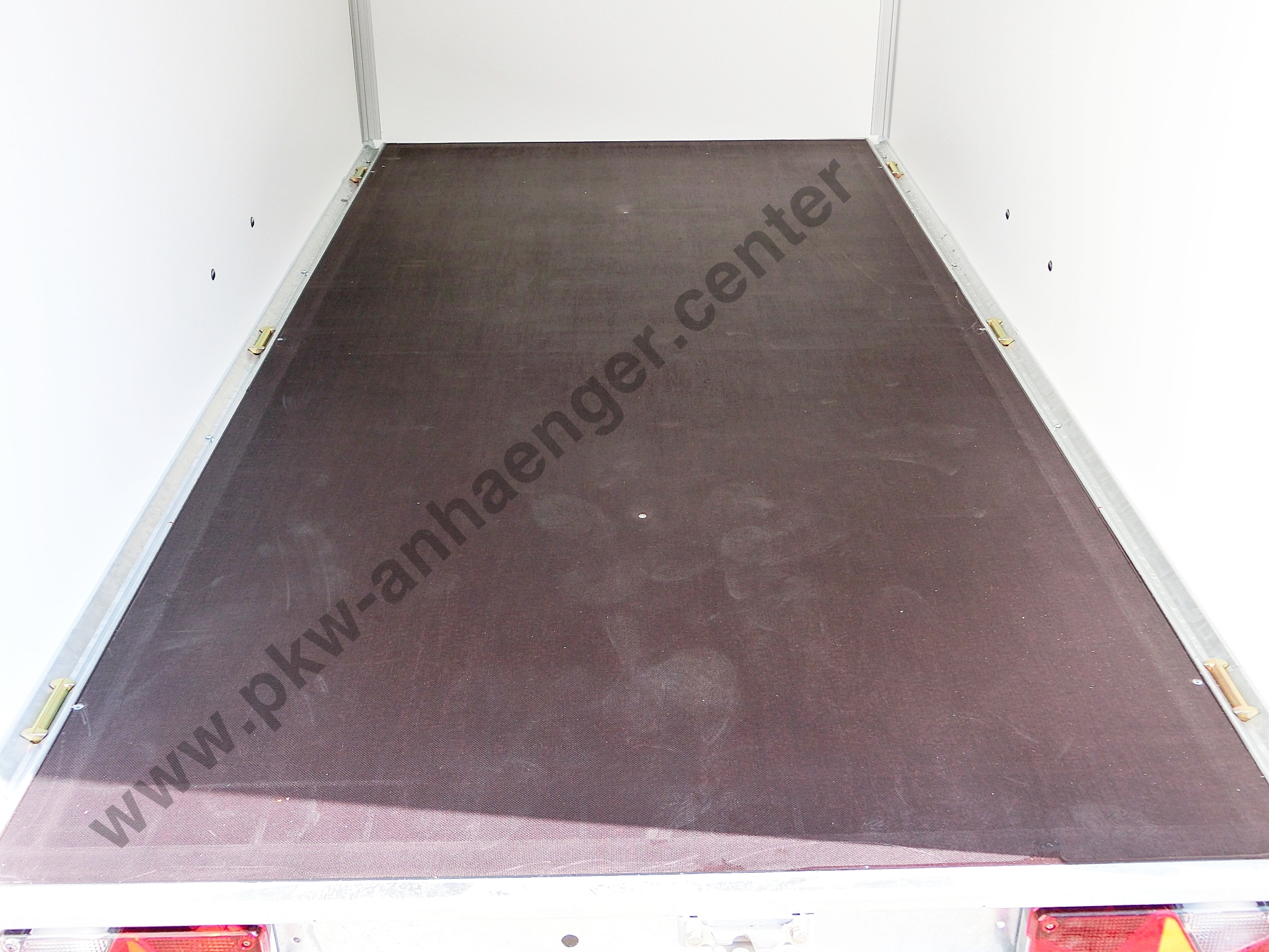 a-HA-1350-250x130x150-grau-11