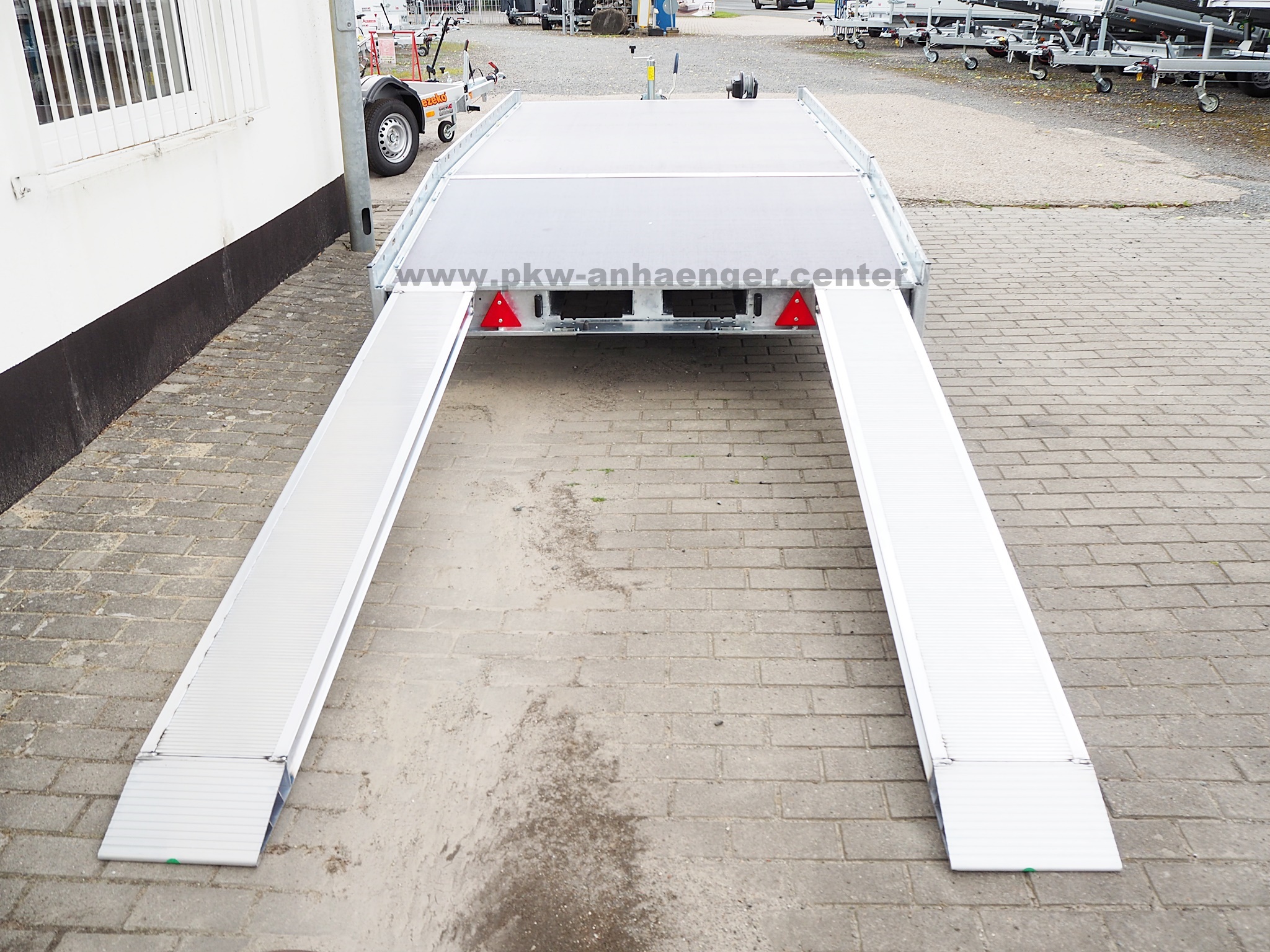 a-HA-2700-405x200-Auto-Indigo-Holzboden-8 Hapert INDIGO HF2 2700kg 455x200cm Autotrailer abgeschrägtes Heck Hochlader