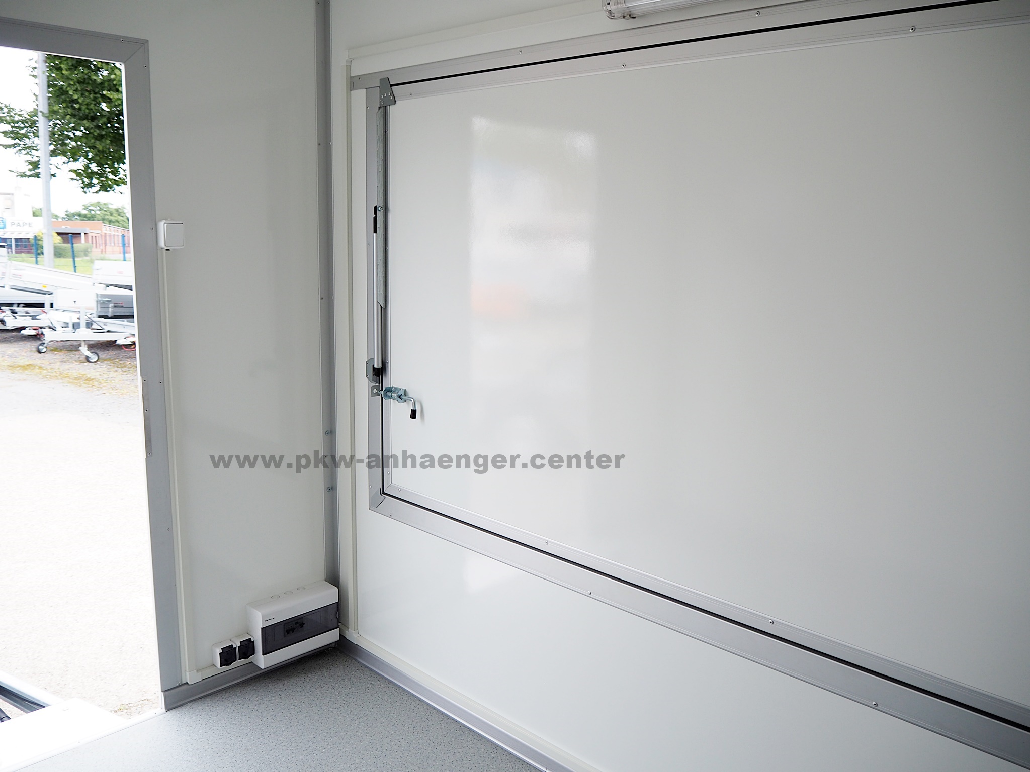 a-PP-1300-357x200x230-9 Verkaufsanhänger SellerH-L2 1300kg 357x200x230cm 2x Verkaufsklappe Planendreieck Hochlader