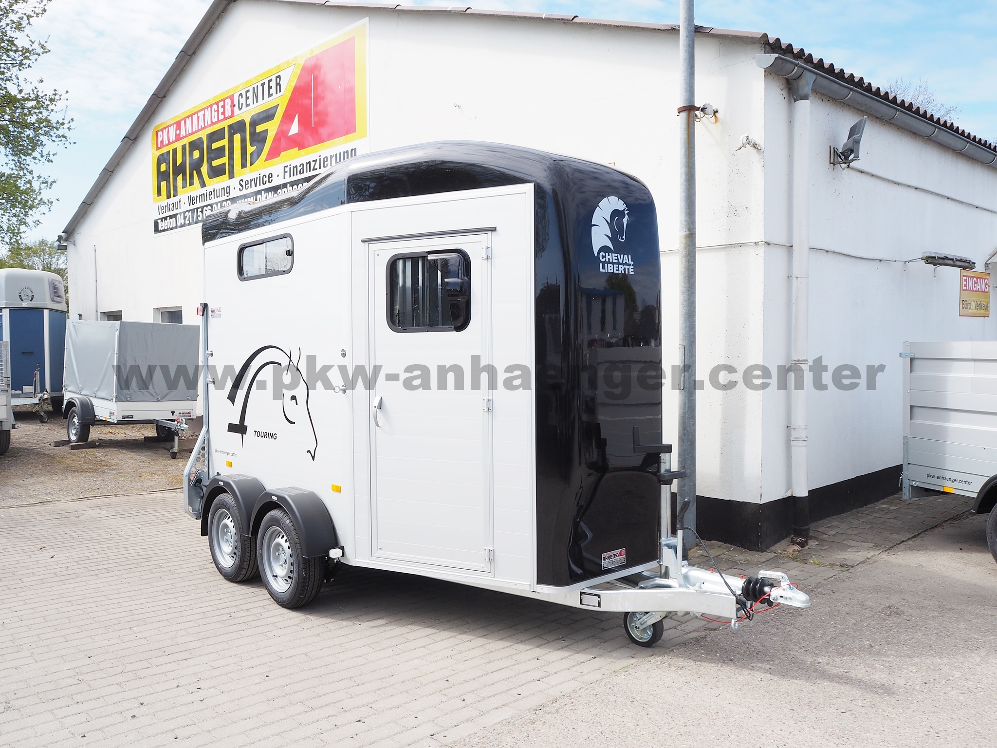 aCH-Touring-Jumping-New-schwarz-1 Cheval Liberte TOURING-JUMPING-V2 2er Pferdeanhänger hohe Sattelkammer