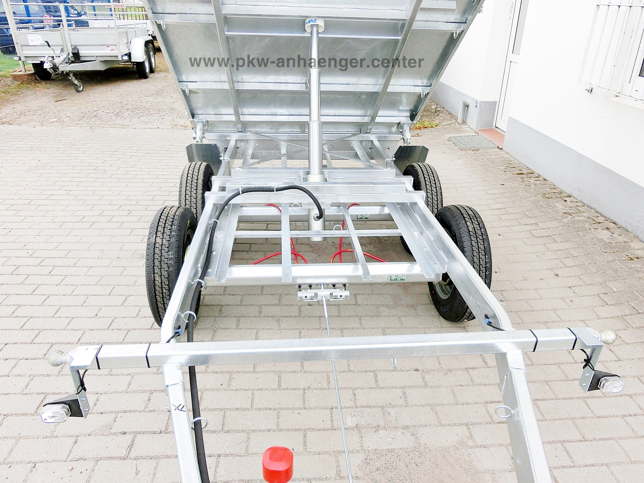 a-UN-2600-306x175x30cm-3SKipp-Web34-7-w