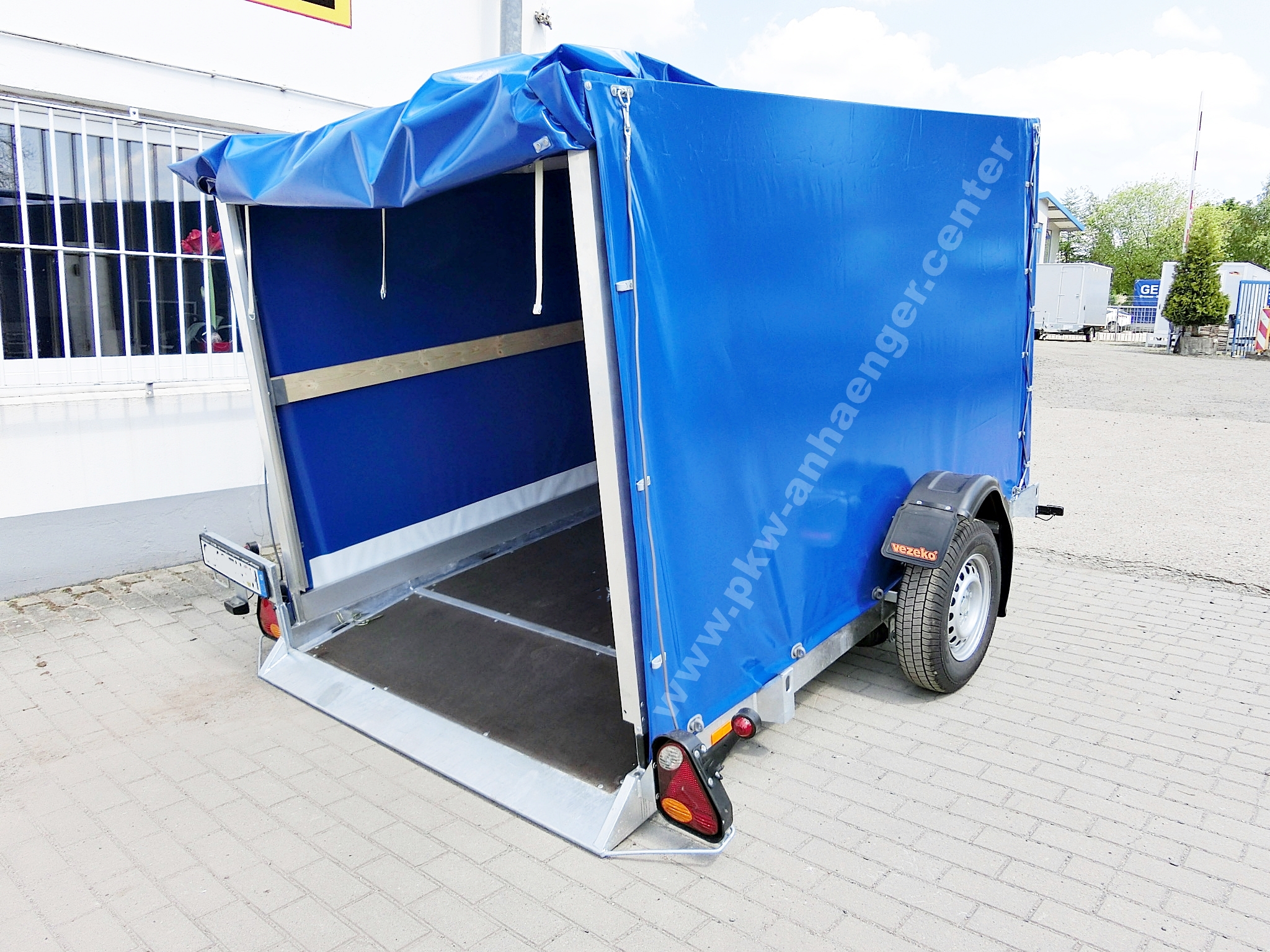 a-VE-1300-280x163-Plane-blau-9 Vezeko Husky 1300kg 265x161x160cm Planenanhänger Absenker