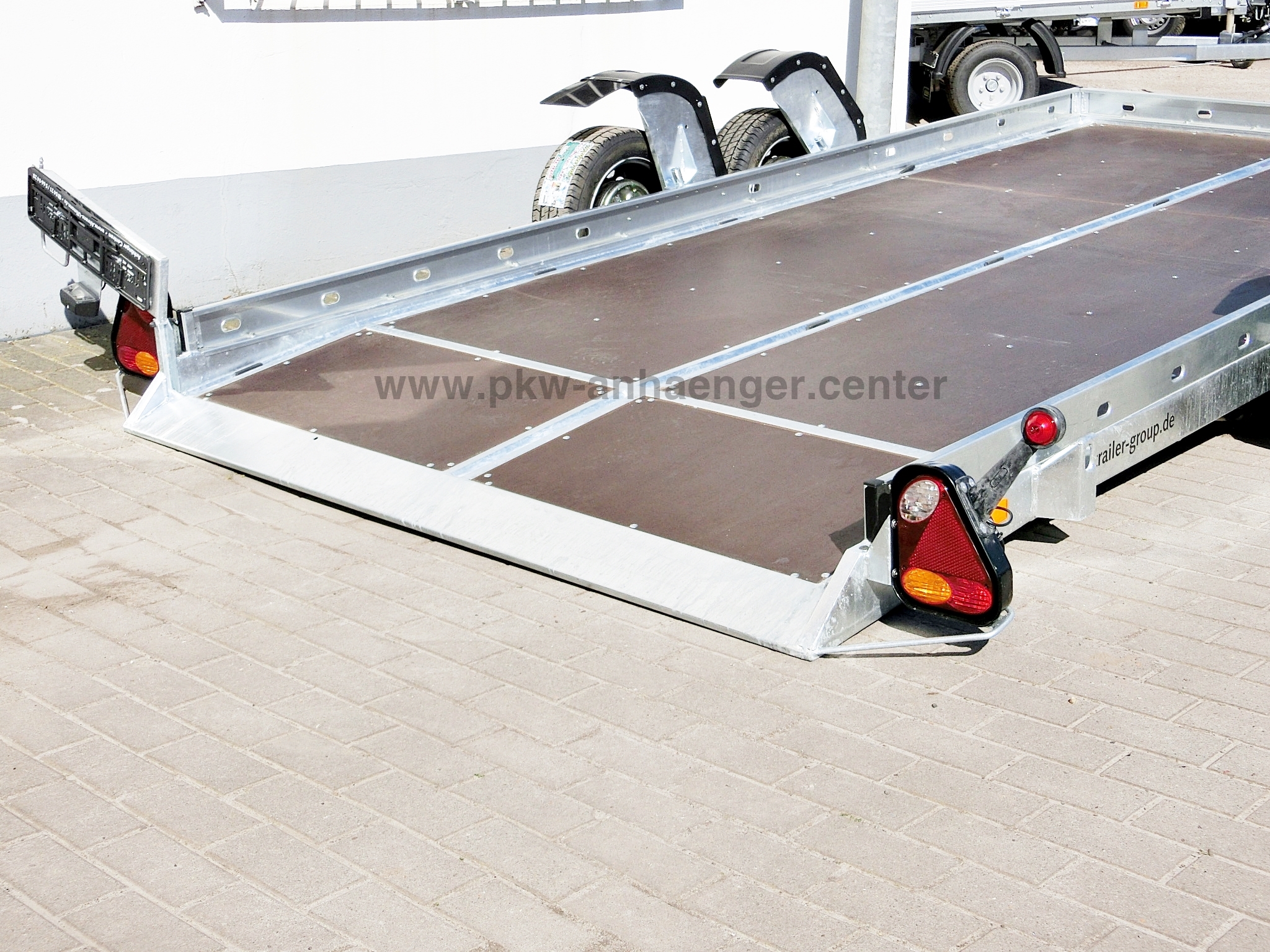 a-VE-2700-390x188-Lifter-Car-10-w