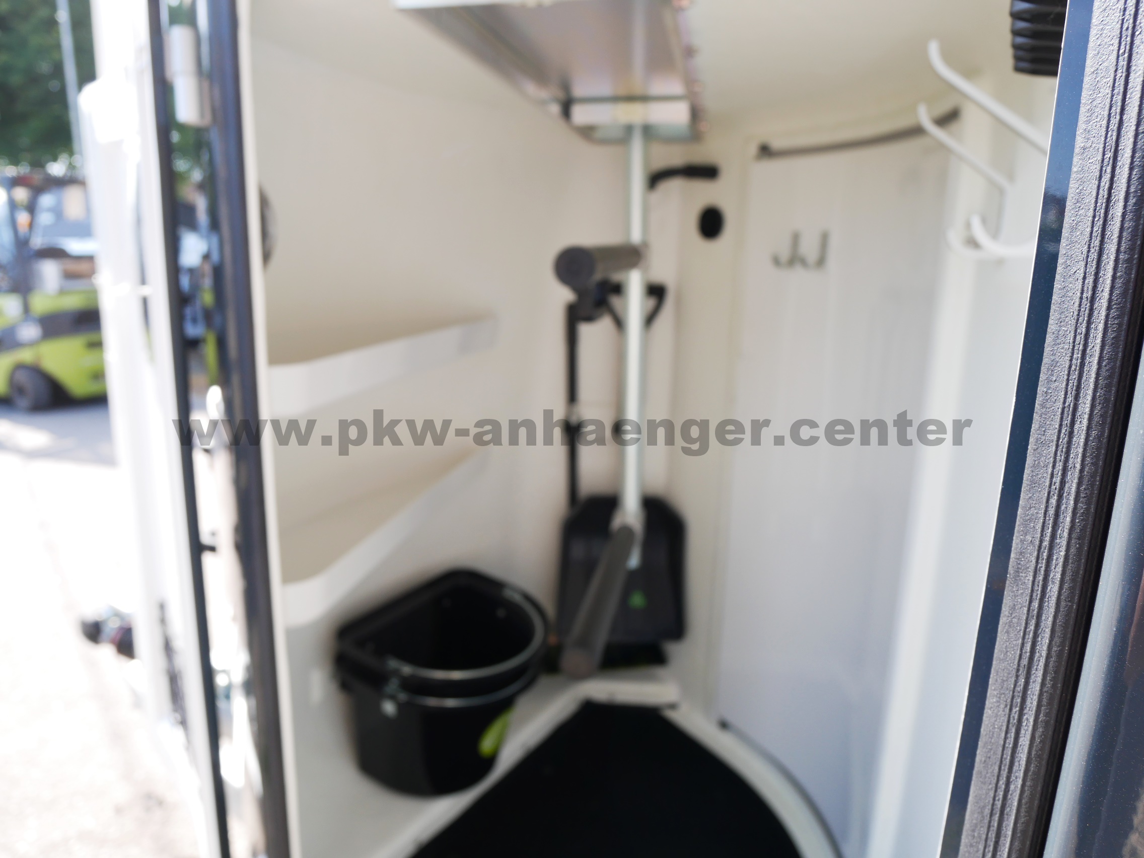 aCareliner-L-grau-Mitteltrennwand-10