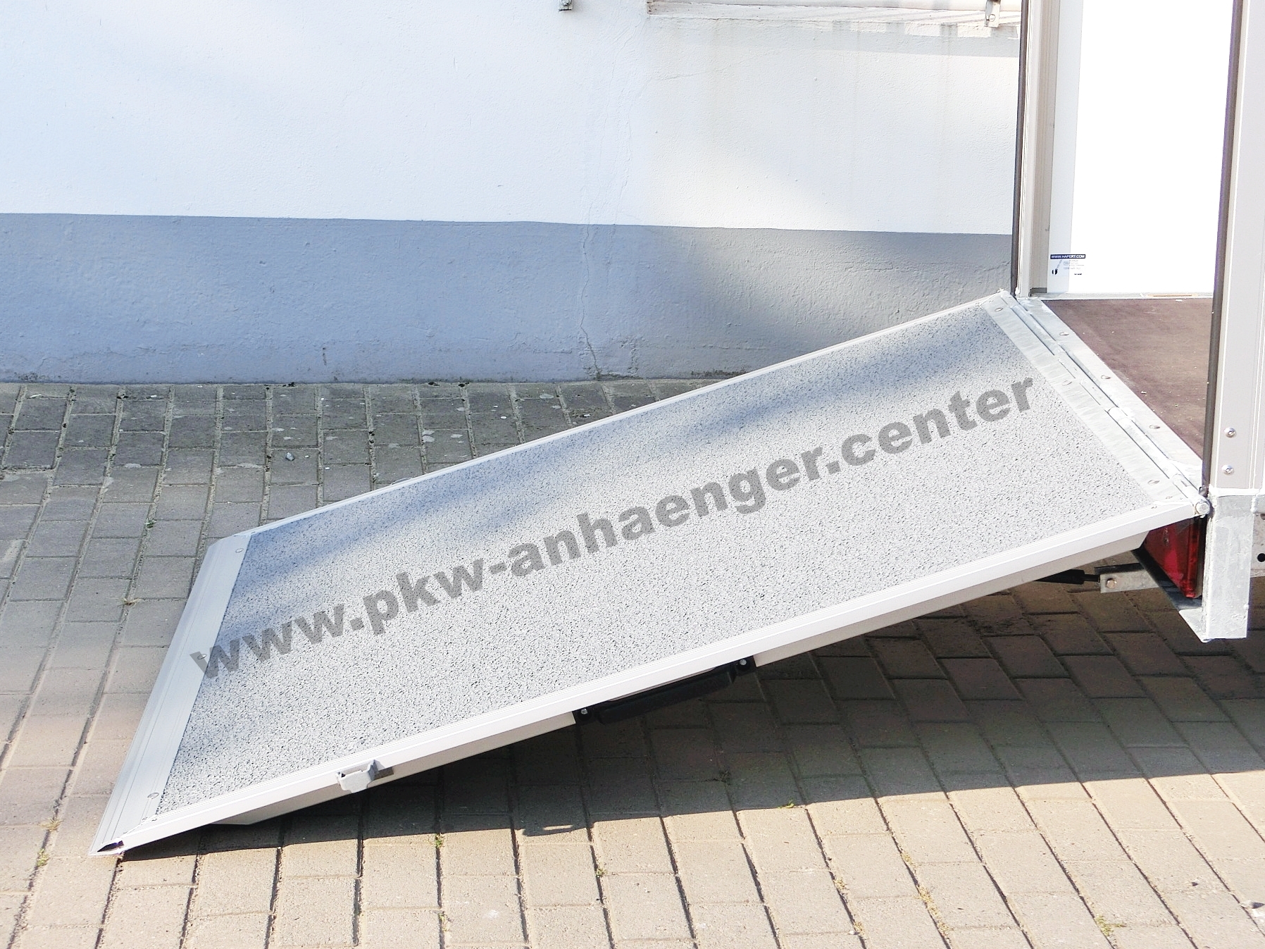 a-HA-1350-250x130x150-Auffahrklap-9