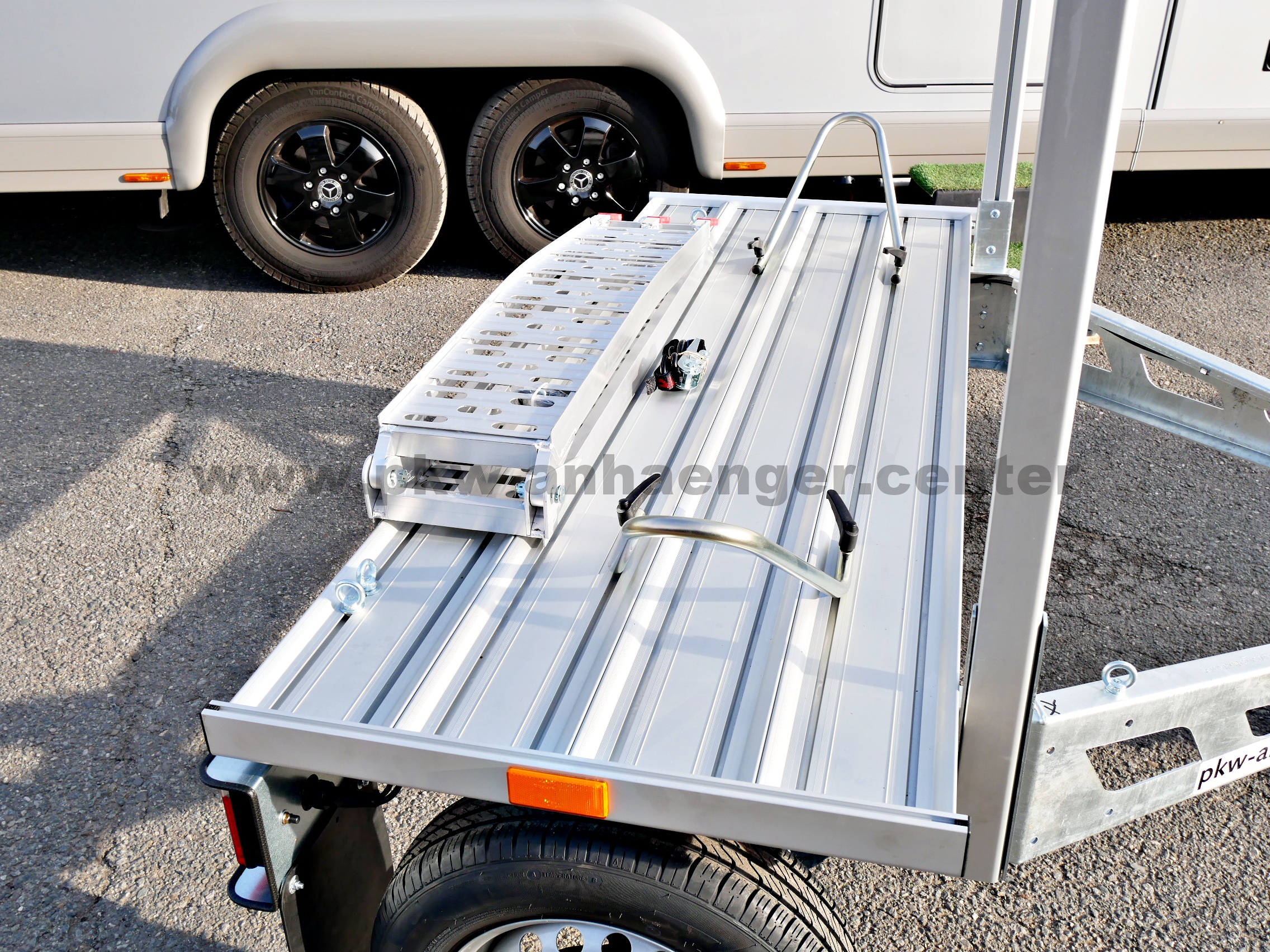 aTraigo-500-R-stsatz-Roller-auf-Plattform-2